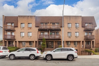 3621 193rd St in Flushing, NY - Building Photo - Building Photo