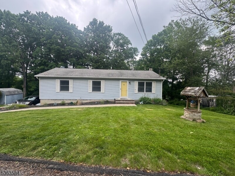7 Paddock Ave in Highland Lakes, NJ - Building Photo