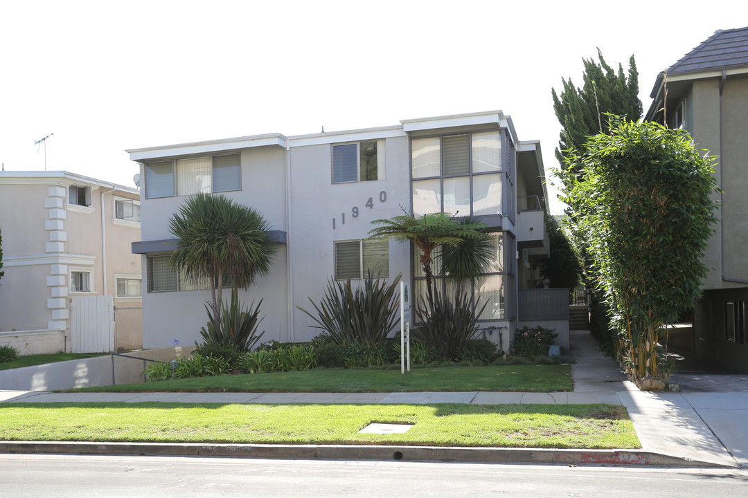 11940 Dorothy St in Los Angeles, CA - Building Photo