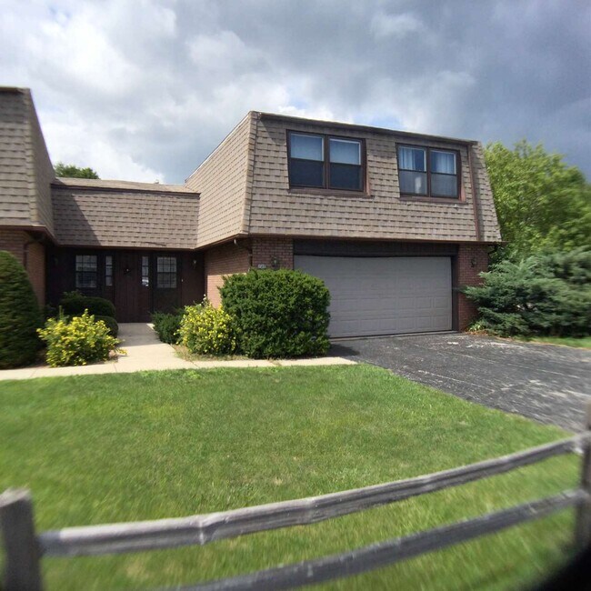 201 W Oak St in Grafton, WI - Building Photo - Building Photo