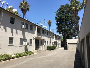 4142-4152 Cahuenga Blvd in North Hollywood, CA - Foto de edificio - Building Photo