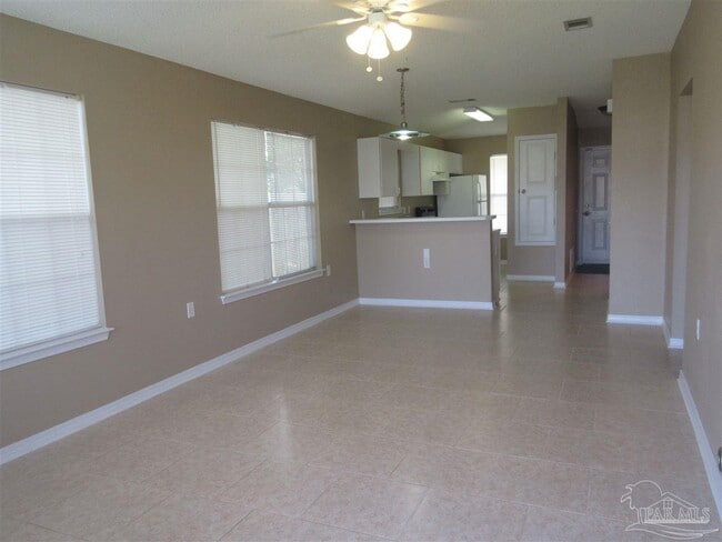 301 Loveland Cir in Pensacola, FL - Building Photo - Building Photo