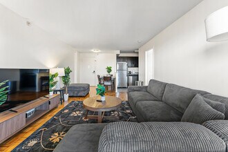 175 Freeman St in Brookline, MA - Building Photo - Building Photo