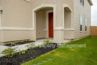 571 Pebble Bend in Canyon Lake, TX - Building Photo - Building Photo