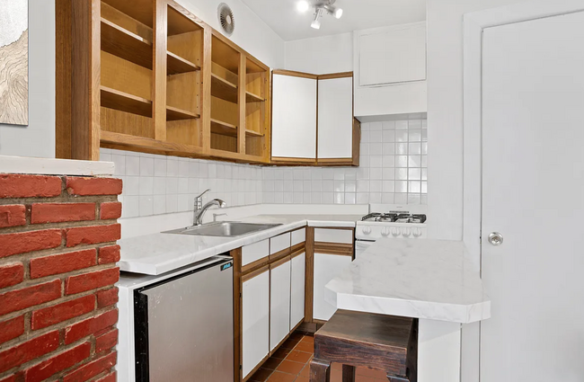 6 Patchin Pl, Unit 4R in New York, NY - Building Photo - Building Photo