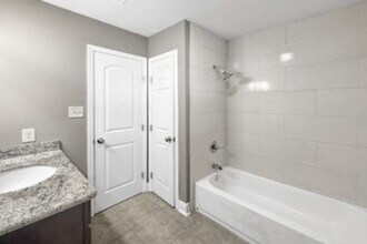 7230 Yorktown Dr in New Orleans, LA - Building Photo - Building Photo
