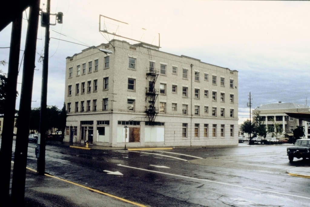 Grand Apartments in Medford, OR - Building Photo