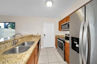 4033 SW 68th Way in Miramar, FL - Building Photo - Building Photo