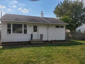 1201 Hillary Ave in Burlington, IA - Building Photo