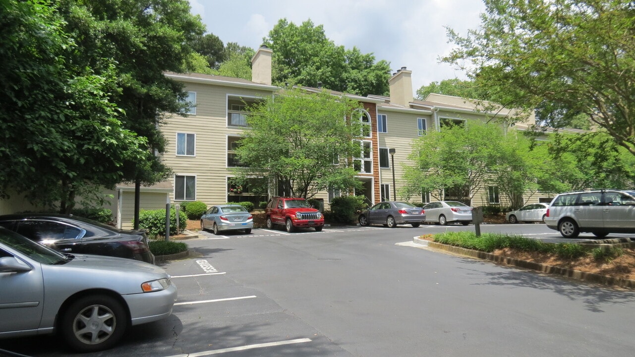 572 Emory Oaks Way in Decatur, GA - Building Photo