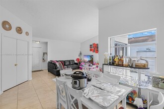 8520 NW 193rd Ln in Hialeah, FL - Building Photo - Building Photo
