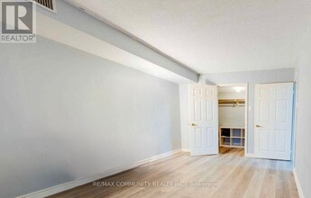 4727-4727 Sheppard Ave E in Toronto, ON - Building Photo - Building Photo