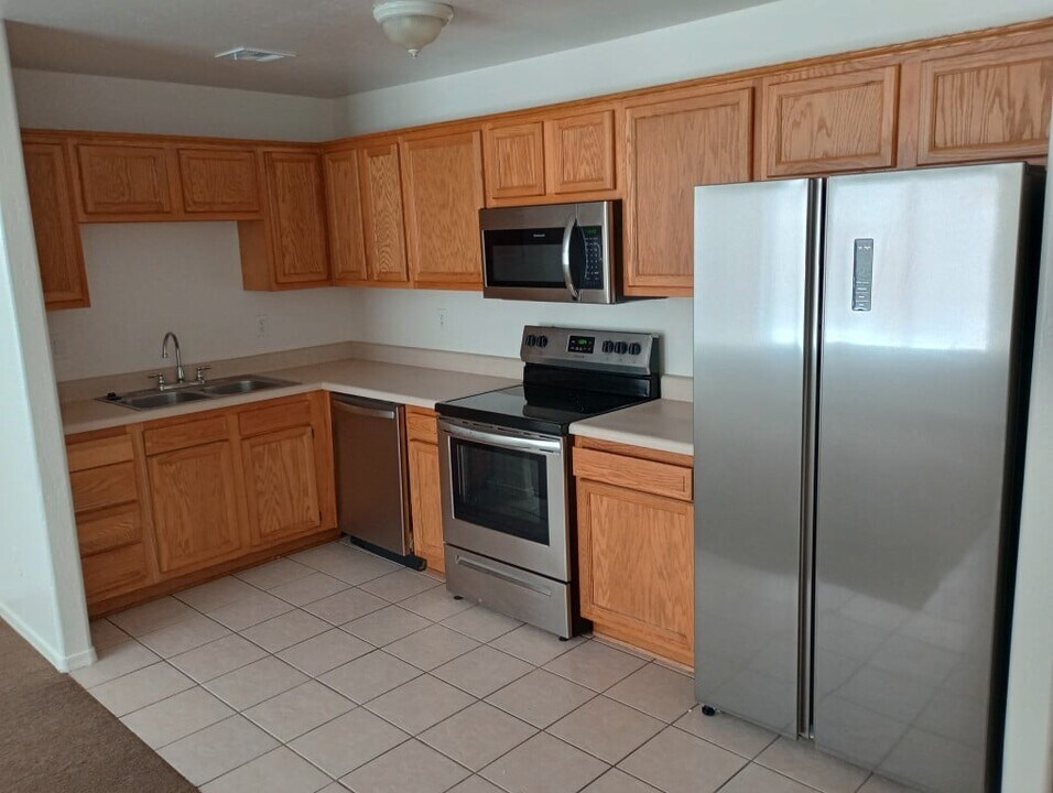 15580 S Moon Valley Rd in Arizona City, AZ - Building Photo