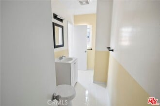 11004 Mansel Ave in Inglewood, CA - Building Photo - Building Photo