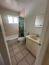 290 E 7th St in Hialeah, FL - Building Photo - Building Photo