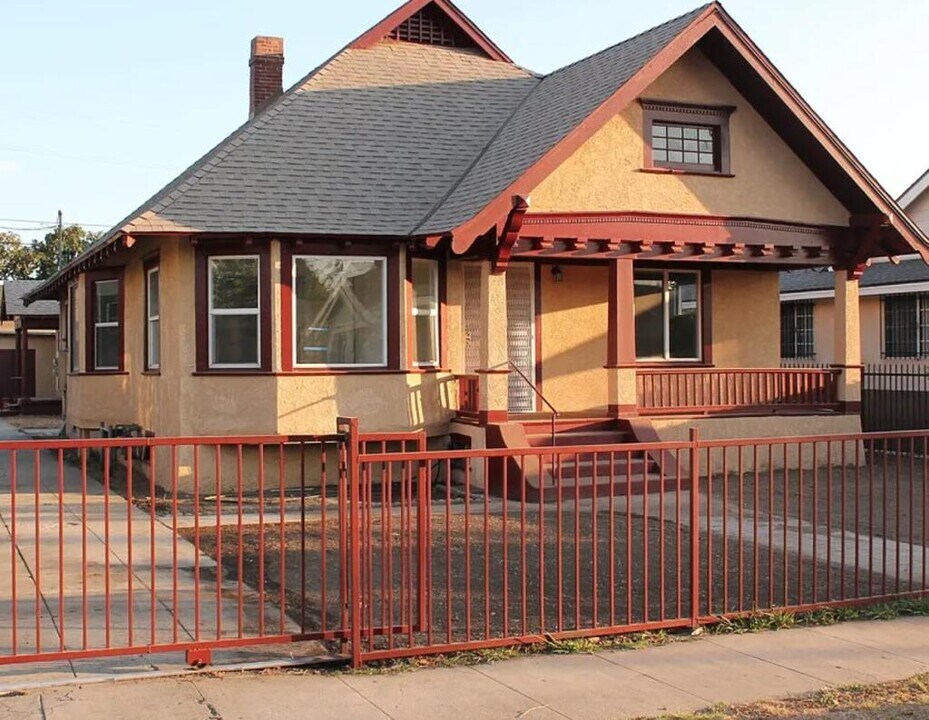 1244 W 46th St in Los Angeles, CA - Building Photo