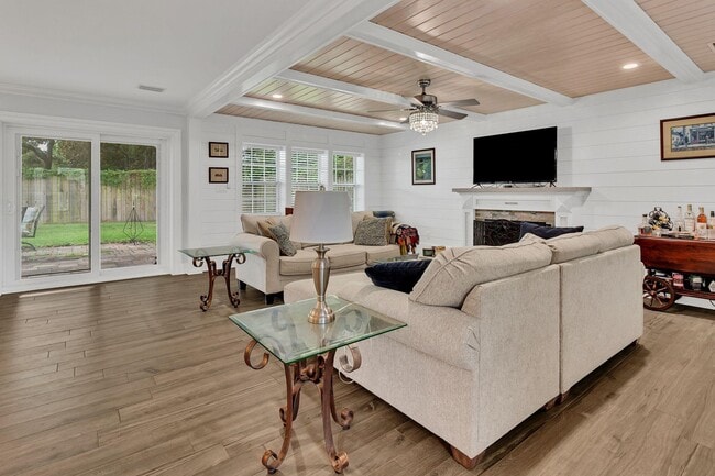 221 S Lorraine Dr in Mary Esther, FL - Building Photo - Building Photo