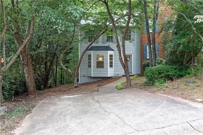 1697 Cedar Bluff Way in Marietta, GA - Foto de edificio - Building Photo