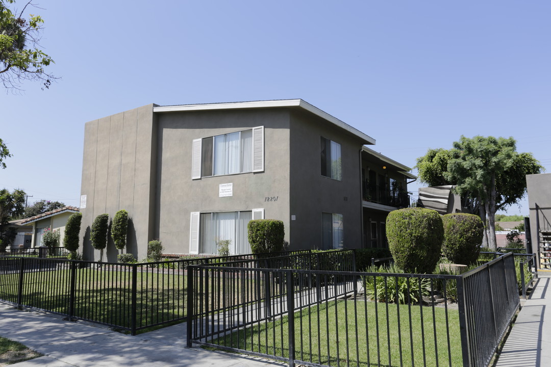 12201 Tamerlane Dr in Garden Grove, CA - Building Photo