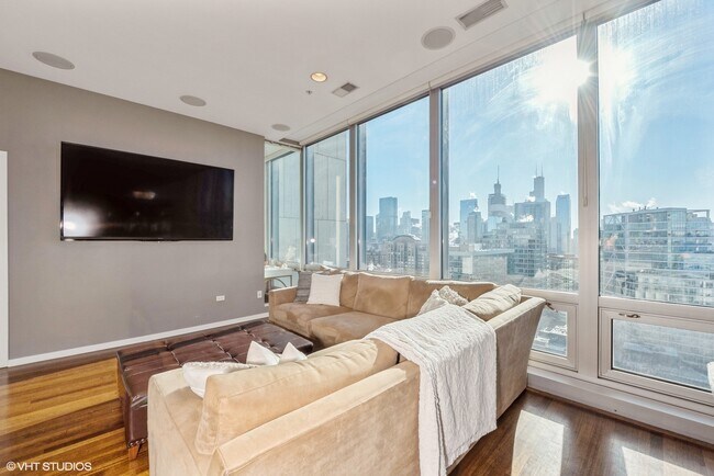 500 W Superior St, Unit 1911 in Chicago, IL - Building Photo - Building Photo