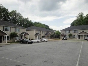 Maple Place Townhomes in Monroe, GA - Foto de edificio - Building Photo