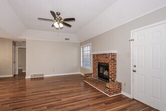 3701 Burkehill Dr in Bartlett, TN - Foto de edificio - Building Photo