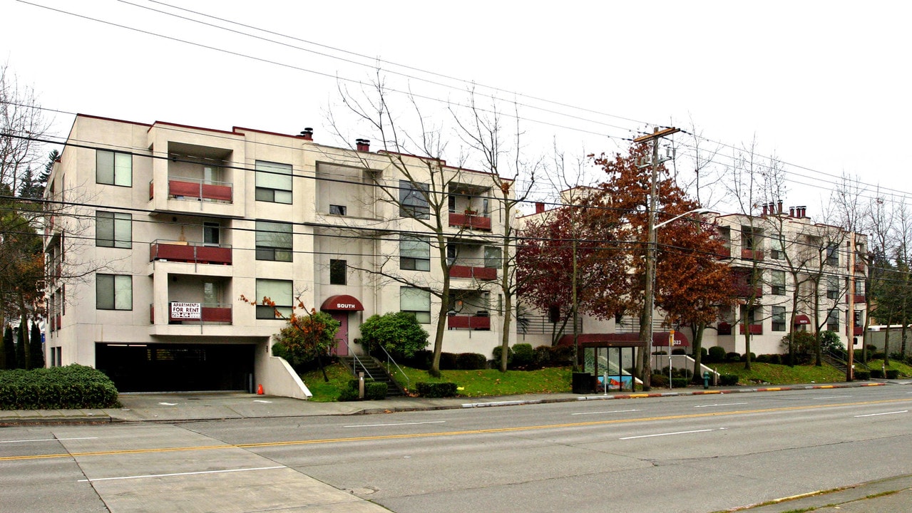 Court at Sandpointe Condo in Seattle, WA - Building Photo