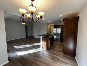 4564 W Greenridge St in Springfield, MO - Building Photo - Building Photo