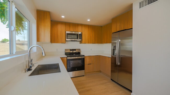 property at 130 W 59th Pl