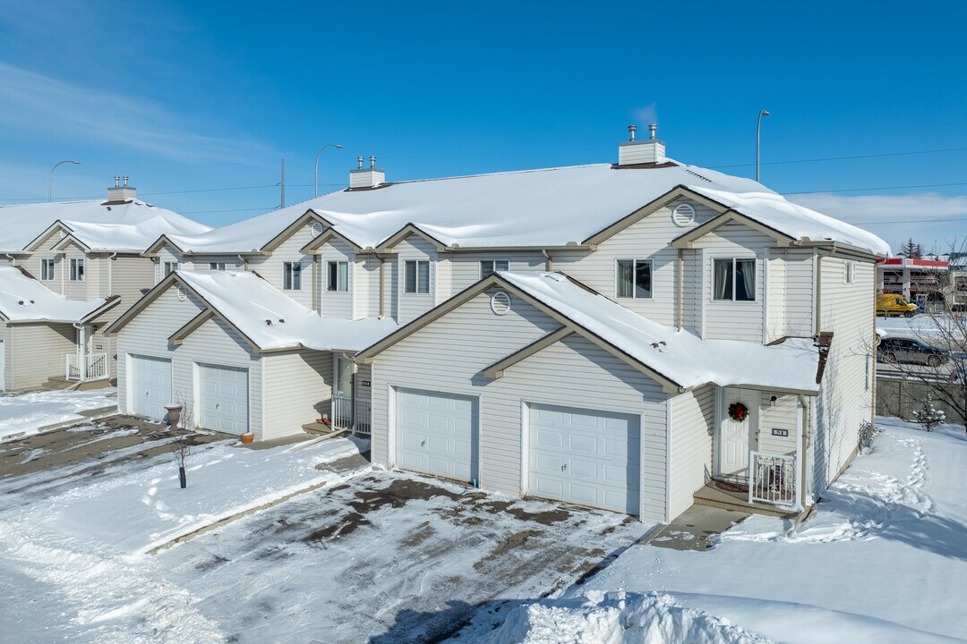 Douglas Glen Gardens in Calgary, AB - Building Photo