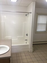193 W Broadway, Unit #1 in Bangor, ME - Building Photo - Building Photo