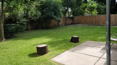 9635 Beverly Hill St in Houston, TX - Building Photo - Building Photo