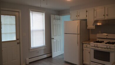 20 Holley St in Danbury, CT - Building Photo - Building Photo