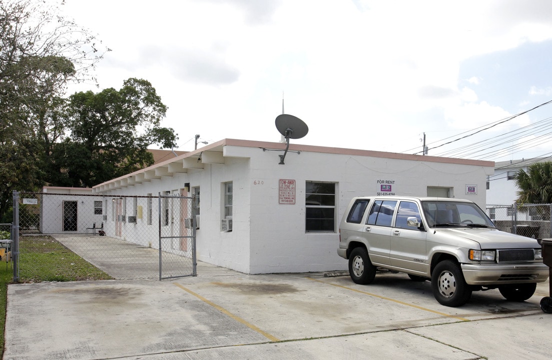 620 20th St in West Palm Beach, FL - Building Photo