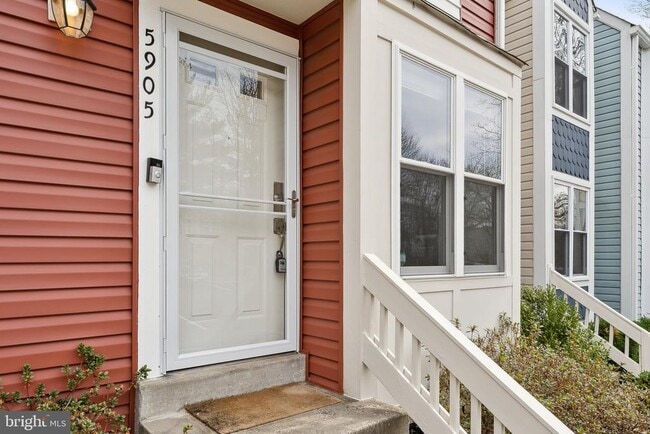 5905 Sir Cambridge Way in Alexandria, VA - Building Photo - Building Photo