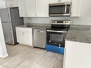 2505 Hanson St in Ft. Myers, FL - Building Photo - Building Photo