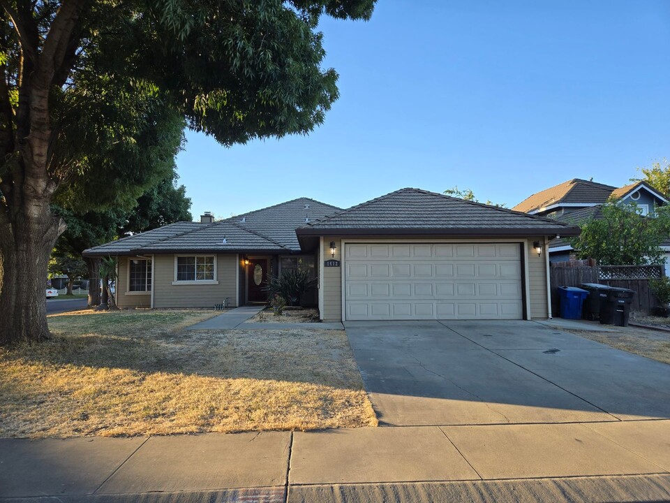 1412 Paulanell Ct in Ceres, CA - Building Photo