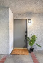 17092 Pacific Coast Hwy in Huntington Beach, CA - Building Photo - Building Photo