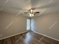 886 Acorn Cove photo'