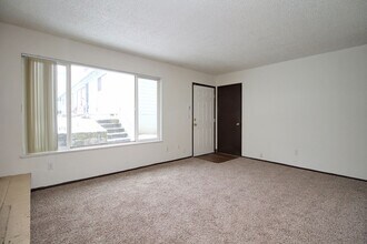 10535-10535 NE Fremont St in Portland, OR - Building Photo - Building Photo