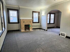916-918 Peckham St in Akron, OH - Building Photo