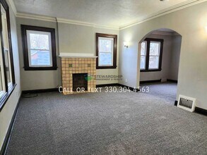 916-918 Peckham St in Akron, OH - Foto de edificio - Building Photo