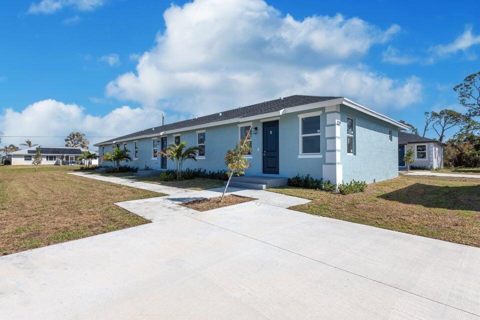 248 Rotonda Blvd W in Rotonda West, FL - Building Photo