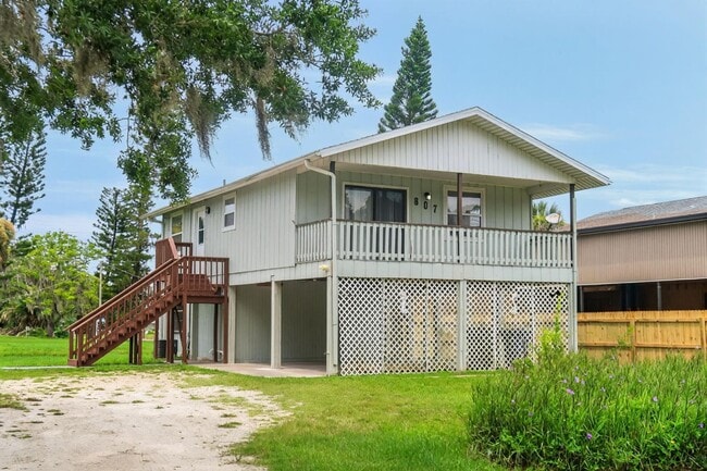 property at 807 4th Ave SW