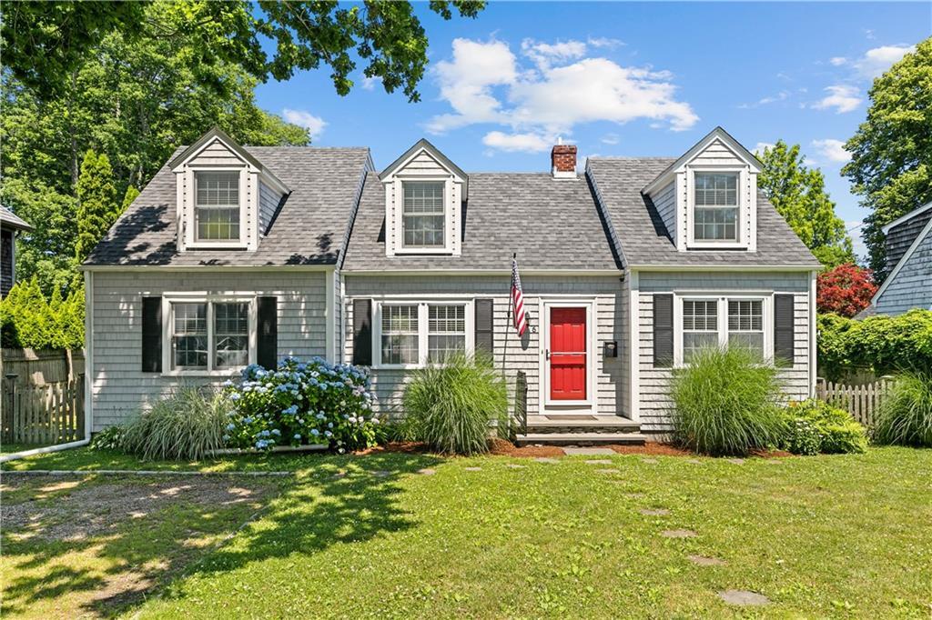 6 Beach Ave in Newport, RI - Building Photo