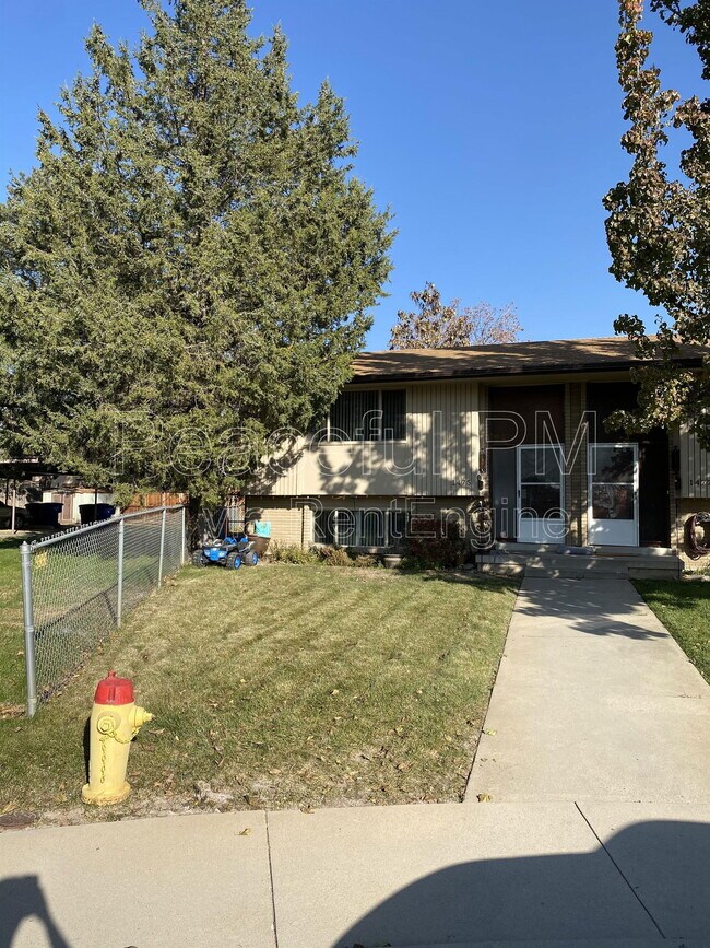 property at 1477 Brooklane Cir S
