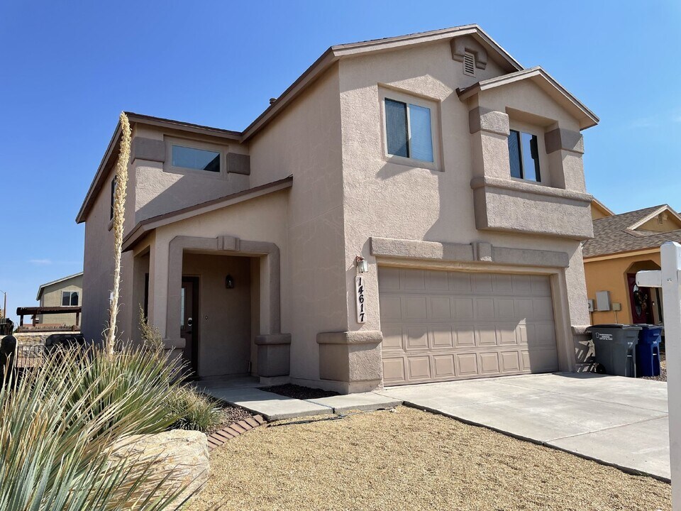 14617 Jesus Almeida in El Paso, TX - Building Photo