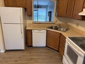 1399 Suncrest Dr NE in Grand Rapids, MI - Building Photo - Building Photo