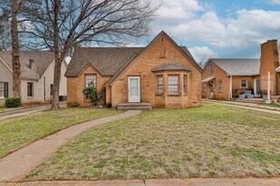 2015 16th St in Lubbock, TX - Building Photo