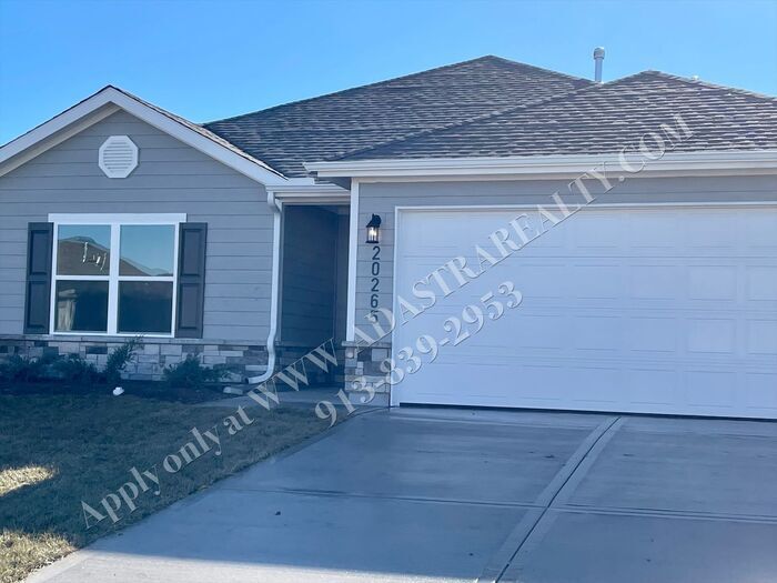 20265 W 194th Terrace in Spring Hill, KS - Building Photo